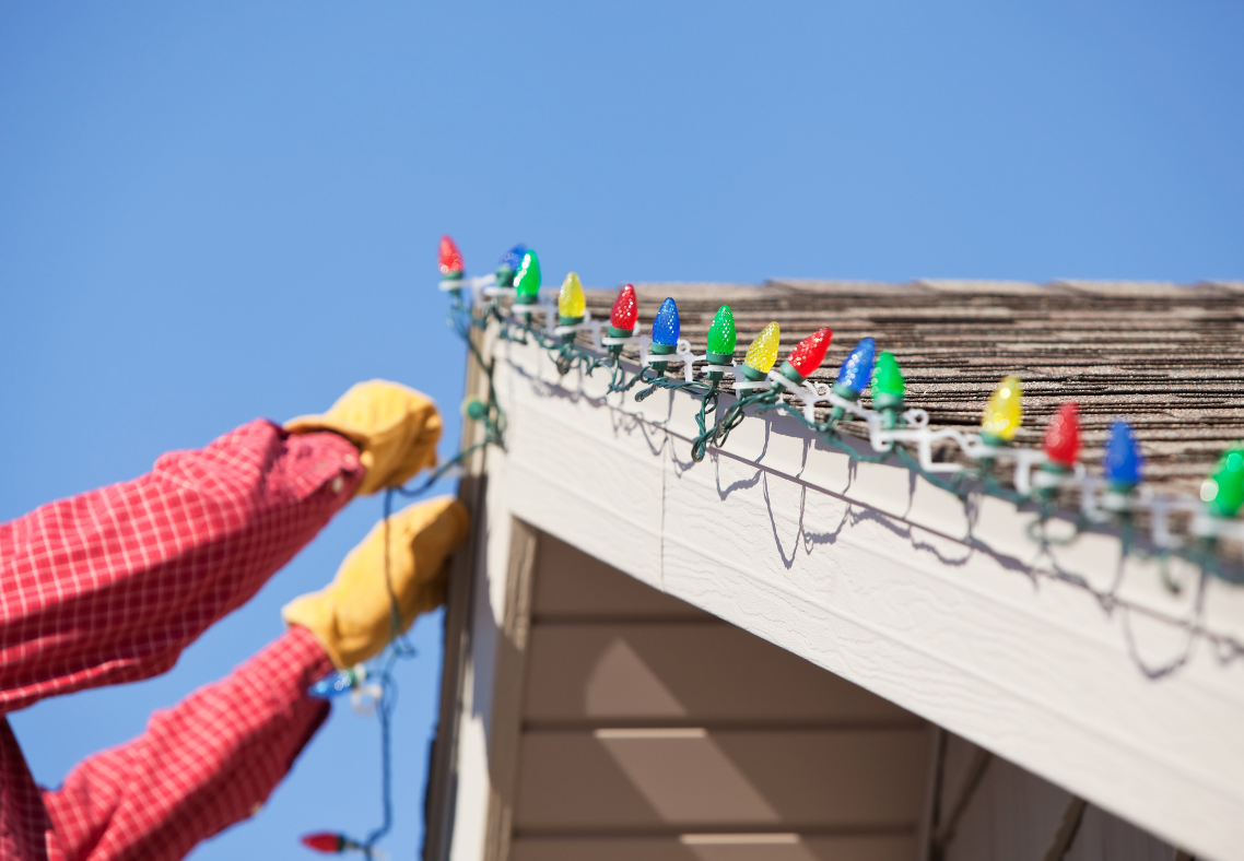 Roofing Issues To Look Out For This Year When Installing Christmas Lights
