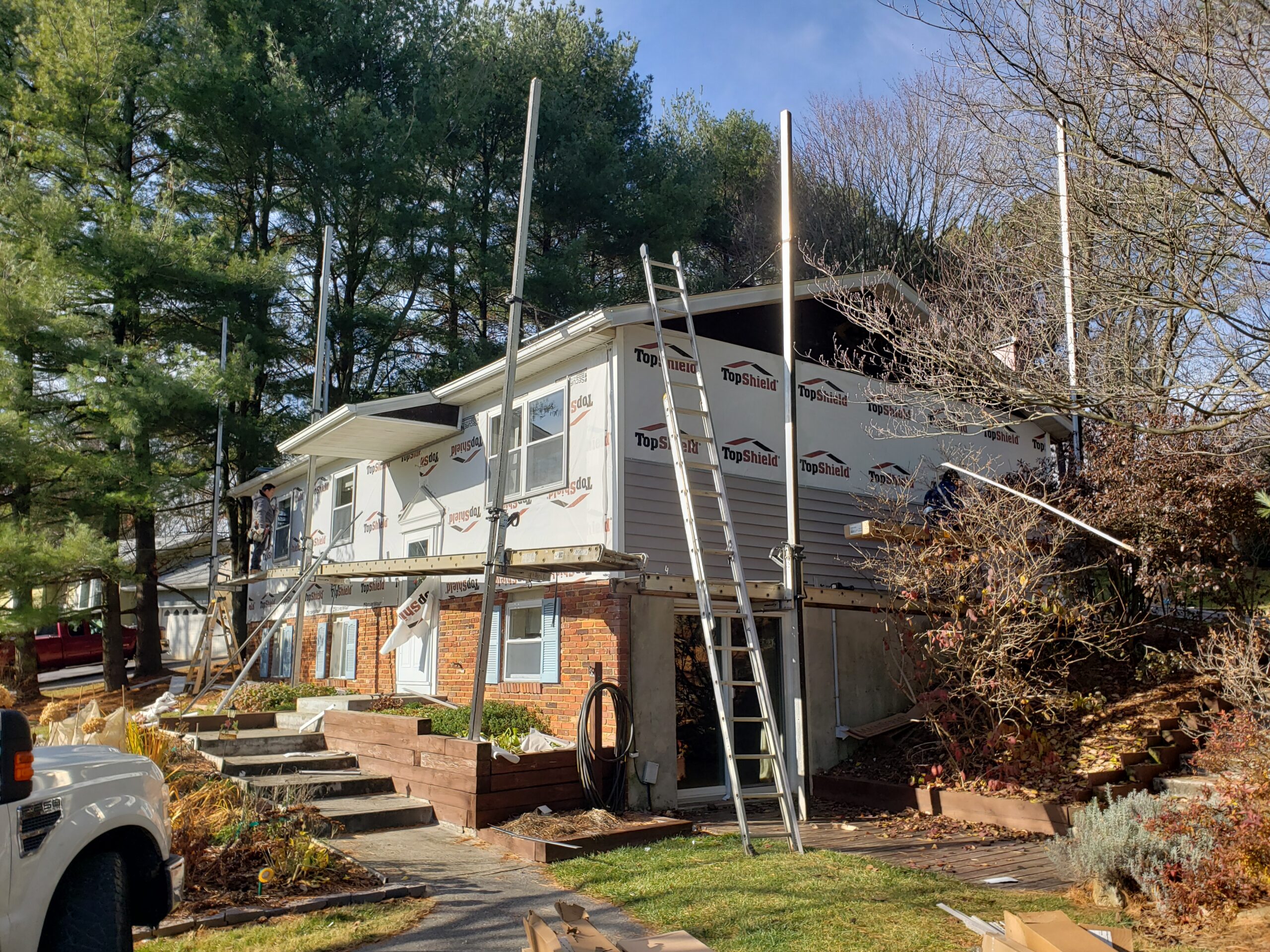 Vinyl Siding Replacement Services with Roof Right