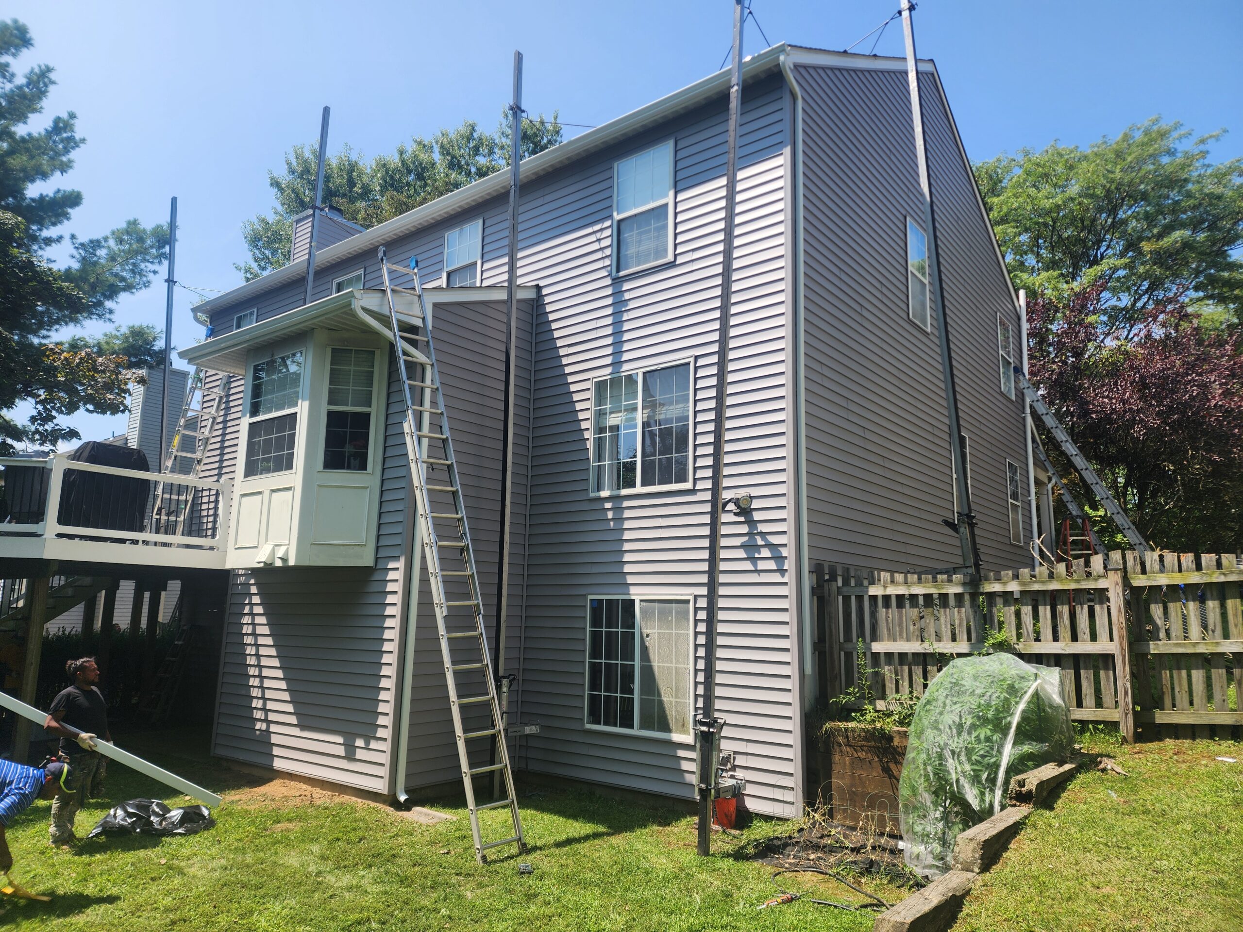 Vinyl Siding Repair Services with Roof Right