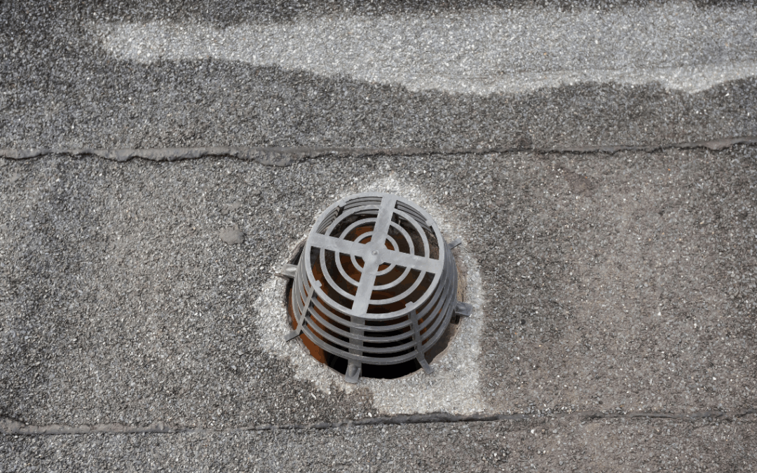 How do flat roofs drain water